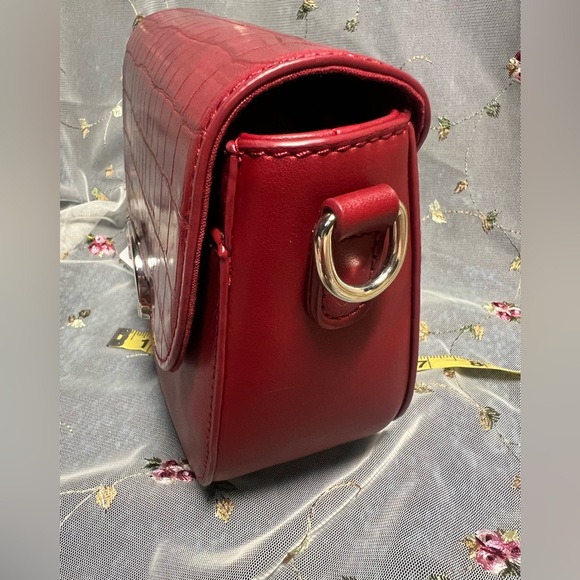 David Jones Red Shoulder Bag/Crossbody NWT - Picture 3 of 11